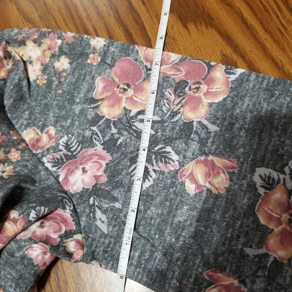Gypsies & Moondust Cutout Bell Sleeve Blou… - Picture 7 of 8
